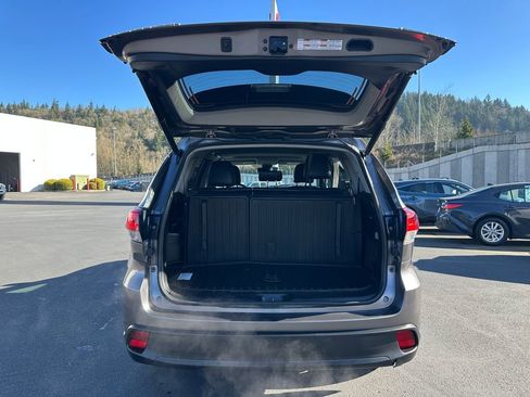 Used 2019 Toyota Highlander XLE image 11