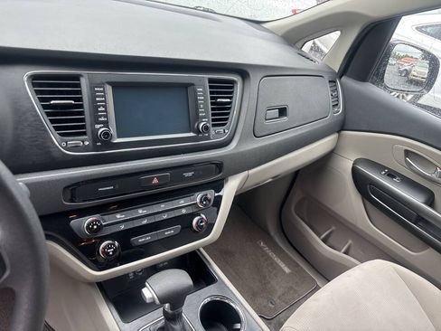 Used 2020 Kia Sedona LX FWD image 14
