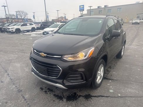 Used 2021 Chevrolet Trax LT w/ LT Convenience Package image 1
