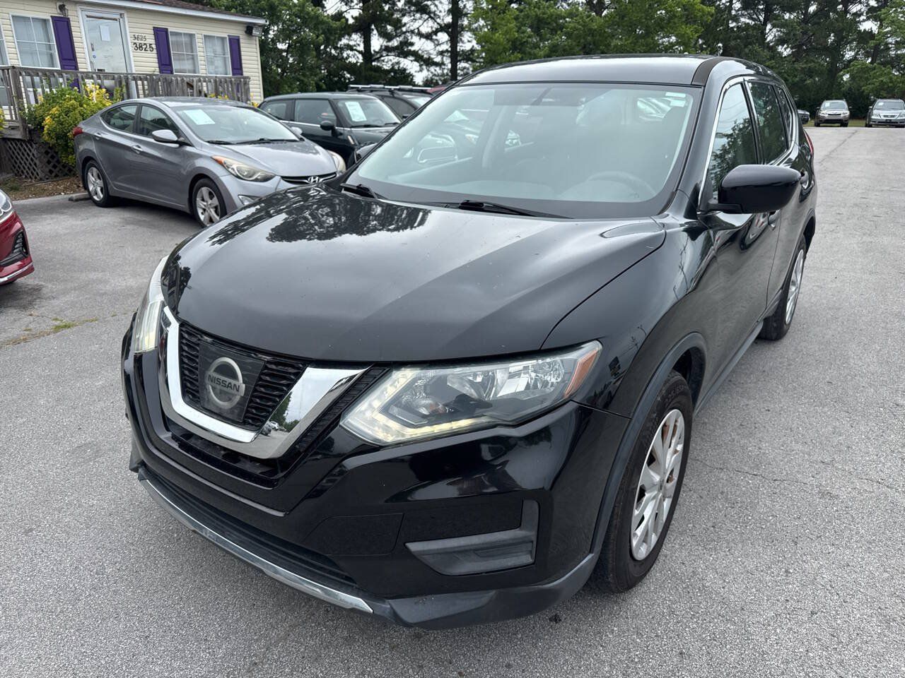 Used 2017 Nissan Rogue S FWD image 2