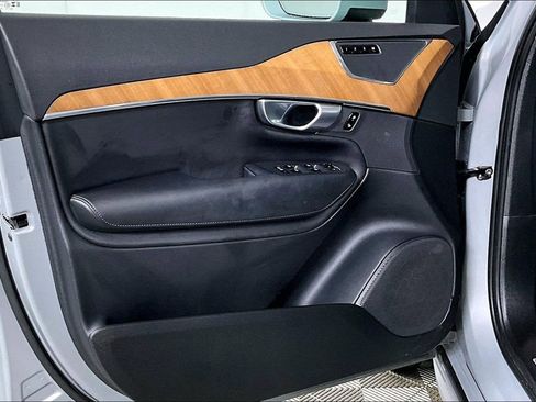 Used 2024 Volvo XC90 B6 Plus image 23