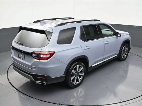 Used 2025 Honda Pilot Touring image 16