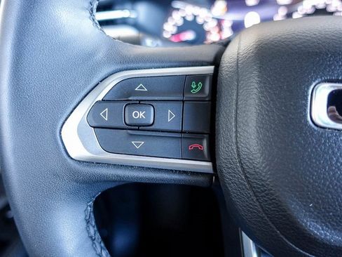 Used 2023 Jeep Compass Limited image 3