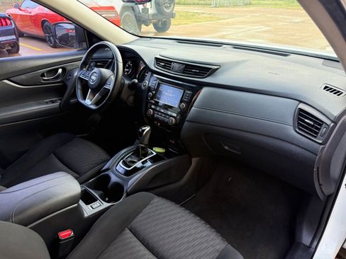 Used 2019 Nissan Rogue SV image 41