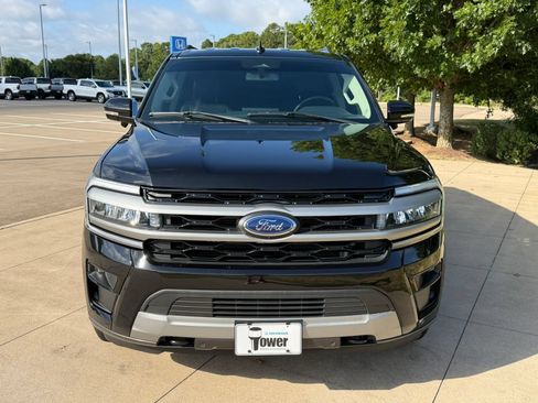 Used 2023 Ford Expedition XLT AWD/4WD image 2