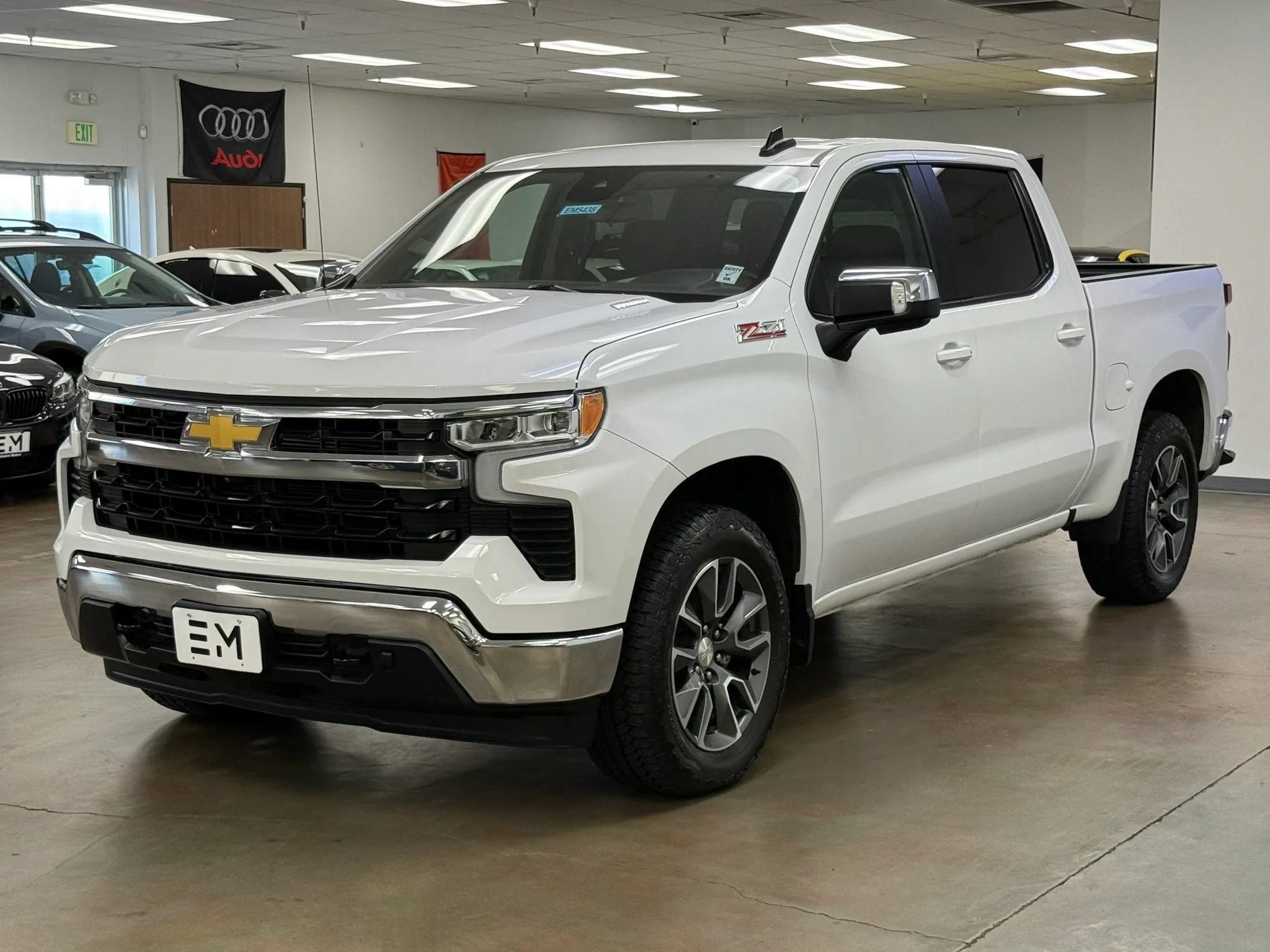 Used 2023 Chevrolet Silverado 1500 LT AWD/4WD image 4