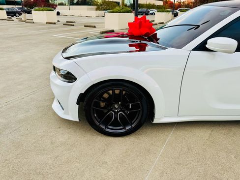 Used 2017 Dodge Charger R/T RWD image 24