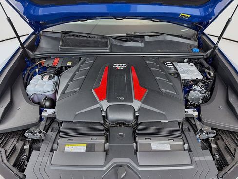 Used 2025 Audi RS Q8 performance image 33