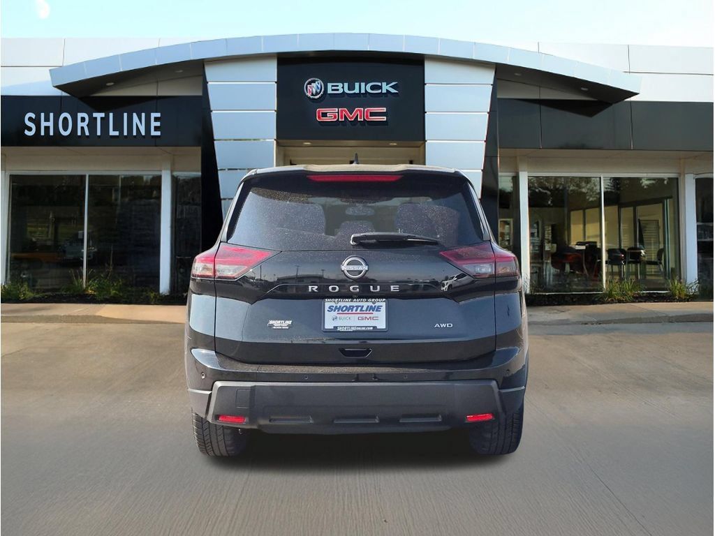 Used 2024 Nissan Rogue S AWD/4WD image 4