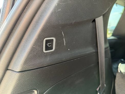 Used 2025 Chrysler Pacifica Limited FWD image 40