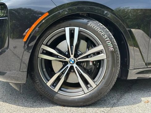 Used 2025 BMW X7 xDrive40i w/ M Sport Package AWD/4WD image 2