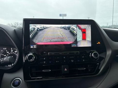 Used 2021 Toyota Highlander Limited image 20