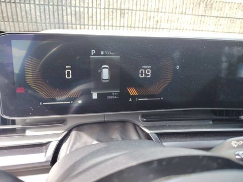 Used 2025 Kia Carnival FWD image 4