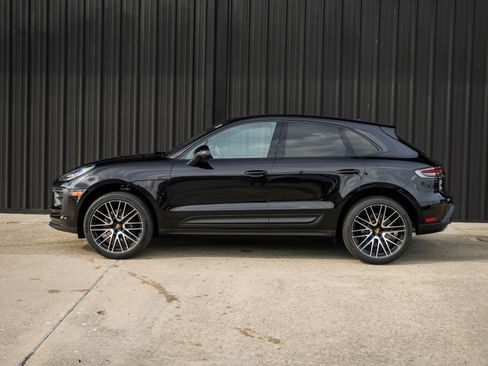 New 2026 Porsche Macan image 2
