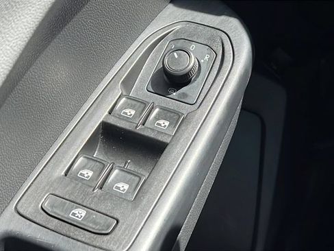Used 2022 Volkswagen Taos SE w/ IQ.Drive SE Package FWD image 17