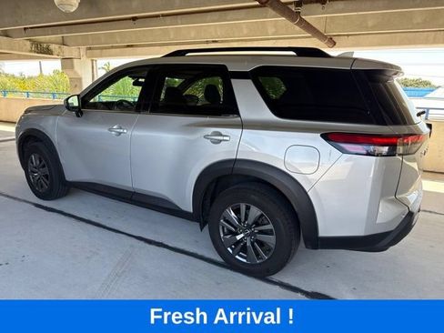 Used 2025 Nissan Pathfinder SV FWD image 18