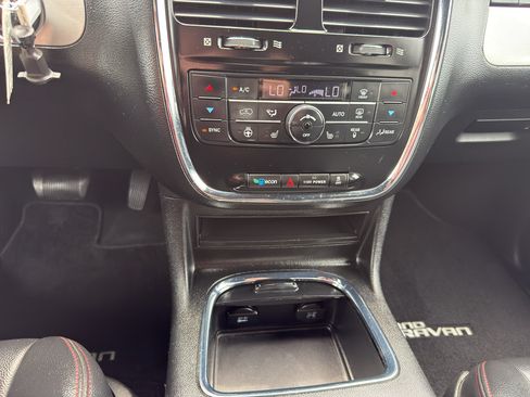 Used 2017 Dodge Grand Caravan GT FWD image 20