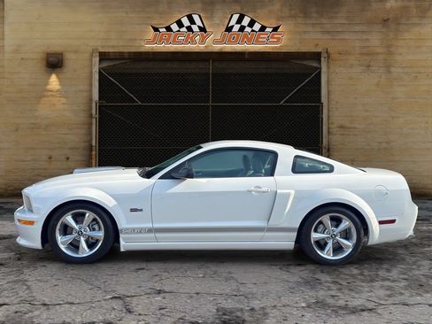 Used 2007 Ford Mustang GT RWD image 3
