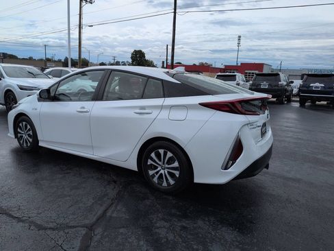 Certified 2022 Toyota Prius Prime XLE FWD image 3