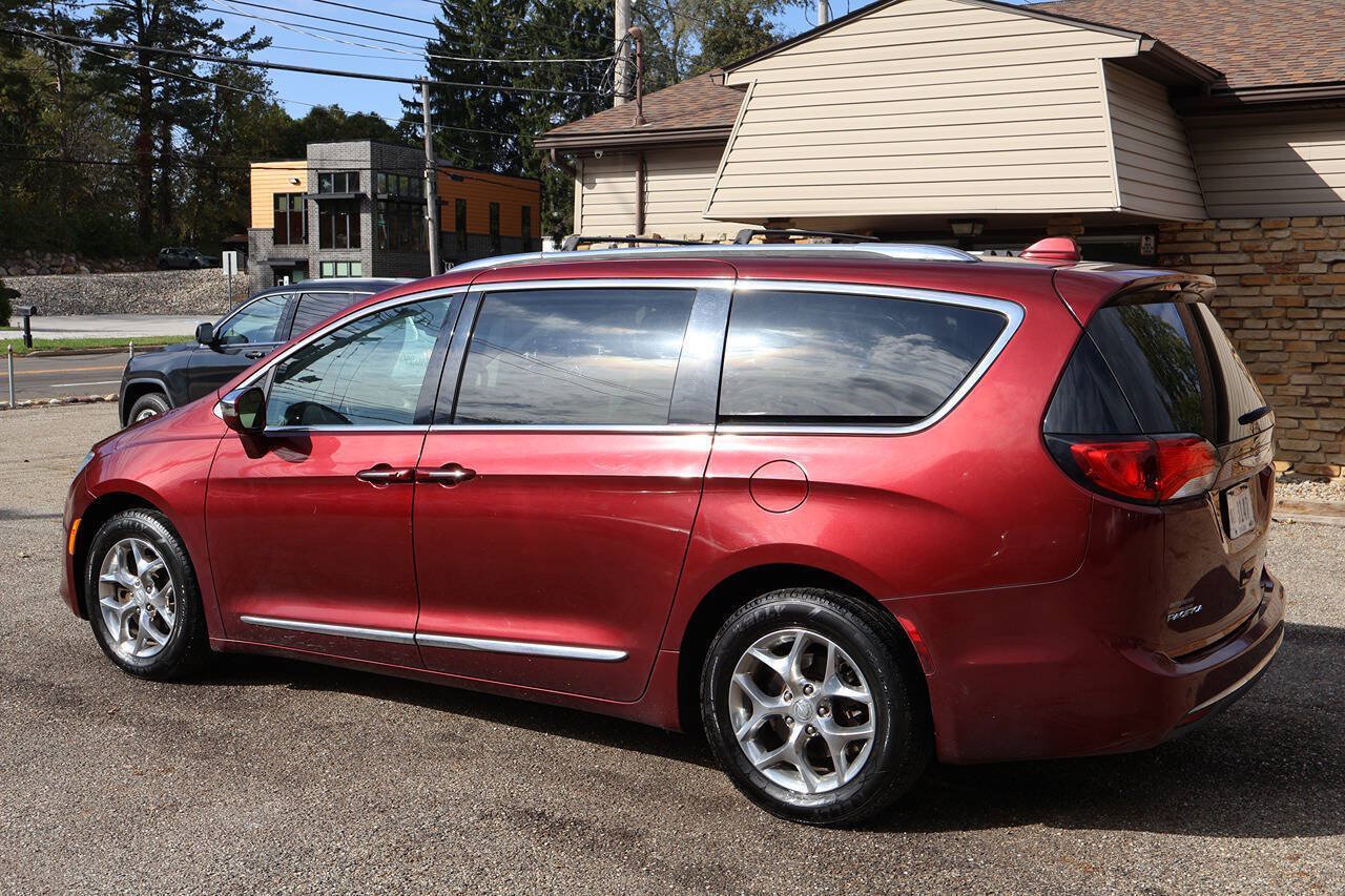 Used 2018 Chrysler Pacifica Limited FWD image 5