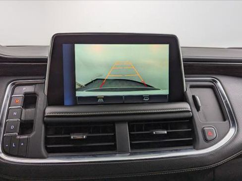 Used 2023 Chevrolet Suburban Premier image 31