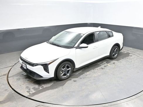 Used 2025 Kia K4 LXS image 39