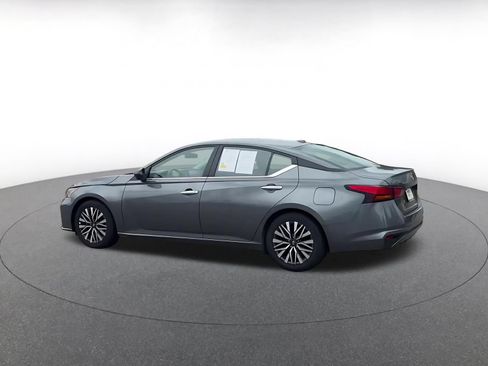 Used 2025 Nissan Altima 2.5 SV FWD image 8