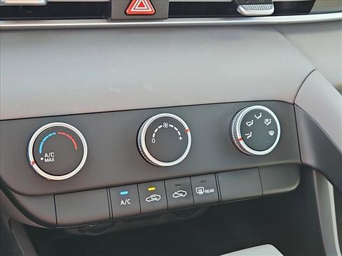 New 2026 Hyundai Elantra SE FWD image 12