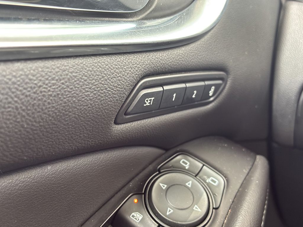 Used 2020 Buick Enclave Avenir w/ Avenir Technology Package FWD image 41