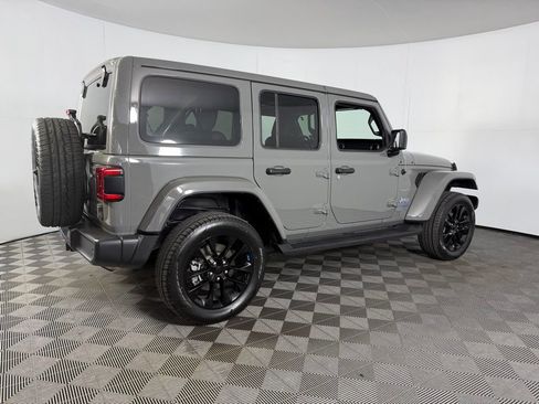 Used 2022 Jeep Wrangler Unlimited Sahara w/ Cold Weather Group image 7