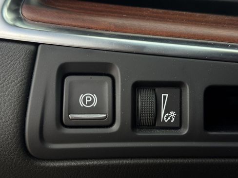 Used 2025 Cadillac XT5 Premium Luxury FWD image 22