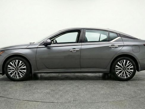 Used 2025 Nissan Altima 2.5 SV image 5