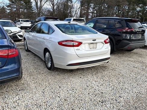 Used 2015 Ford Fusion SE w/ Equipment Group 502A image 2