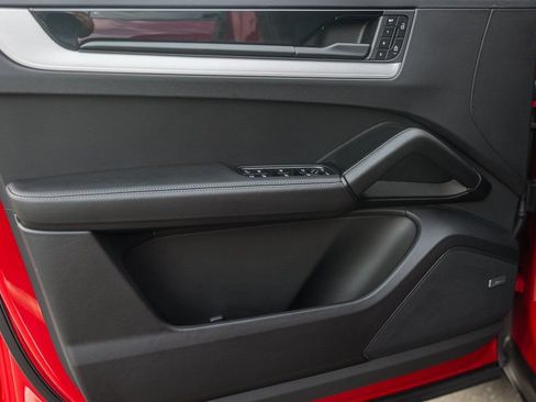 Certified 2025 Porsche Cayenne E-Hybrid AWD/4WD image 15
