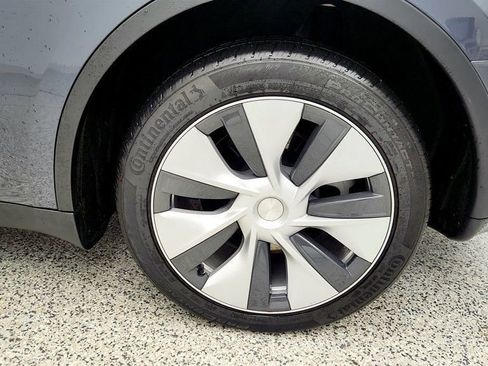Used 2023 Tesla Model Y Long Range image 9