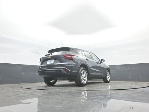 Used 2025 Chevrolet Trax LS w/ LS Convenience Package FWD image 28
