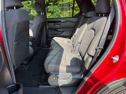 Used 2025 Honda Pilot Sport image 14