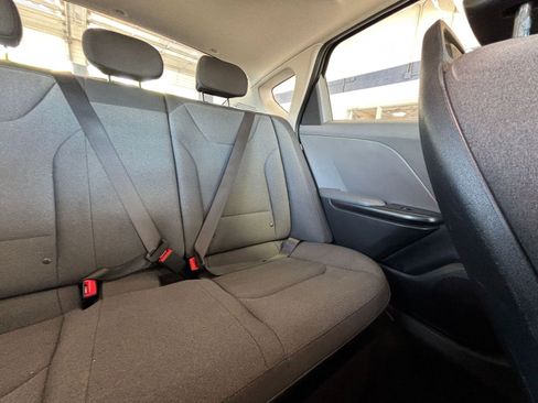 Used 2025 Kia K4 LXS image 37