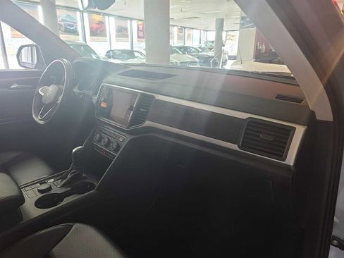 Used 2021 Volkswagen Atlas SE image 18