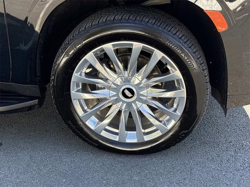 Used 2022 Cadillac Escalade Luxury image 9