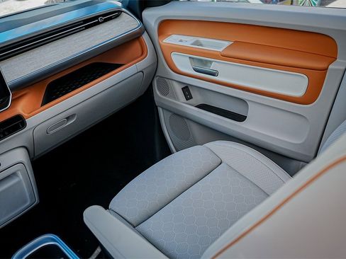 New 2025 Volkswagen ID. Buzz Pro S Plus image 25