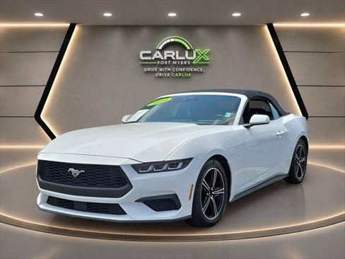 Used 2024 Ford Mustang Convertible RWD image 3