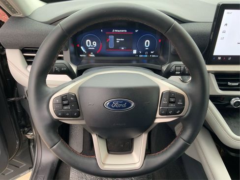 Used 2025 Ford Explorer Active w/ Active Comfort Package image 19