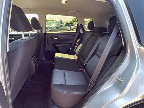 Used 2024 Nissan Rogue SV AWD/4WD image 16