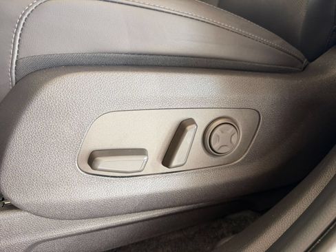 Used 2026 Kia Carnival FWD image 23