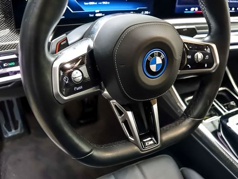 Used 2023 BMW i7 xDrive60 AWD/4WD image 14