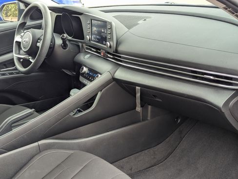 Used 2022 Hyundai Elantra SEL image 28