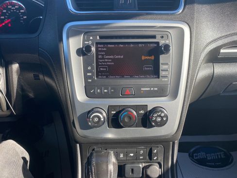 Used 2015 GMC Acadia SLE image 12