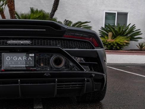 Used 2024 Lamborghini Huracan EVO image 35