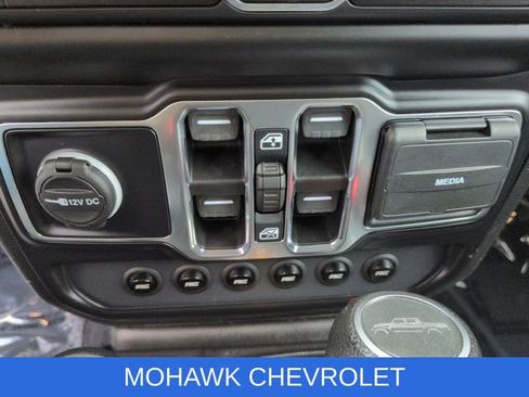 Used 2022 Jeep Gladiator Sport image 34